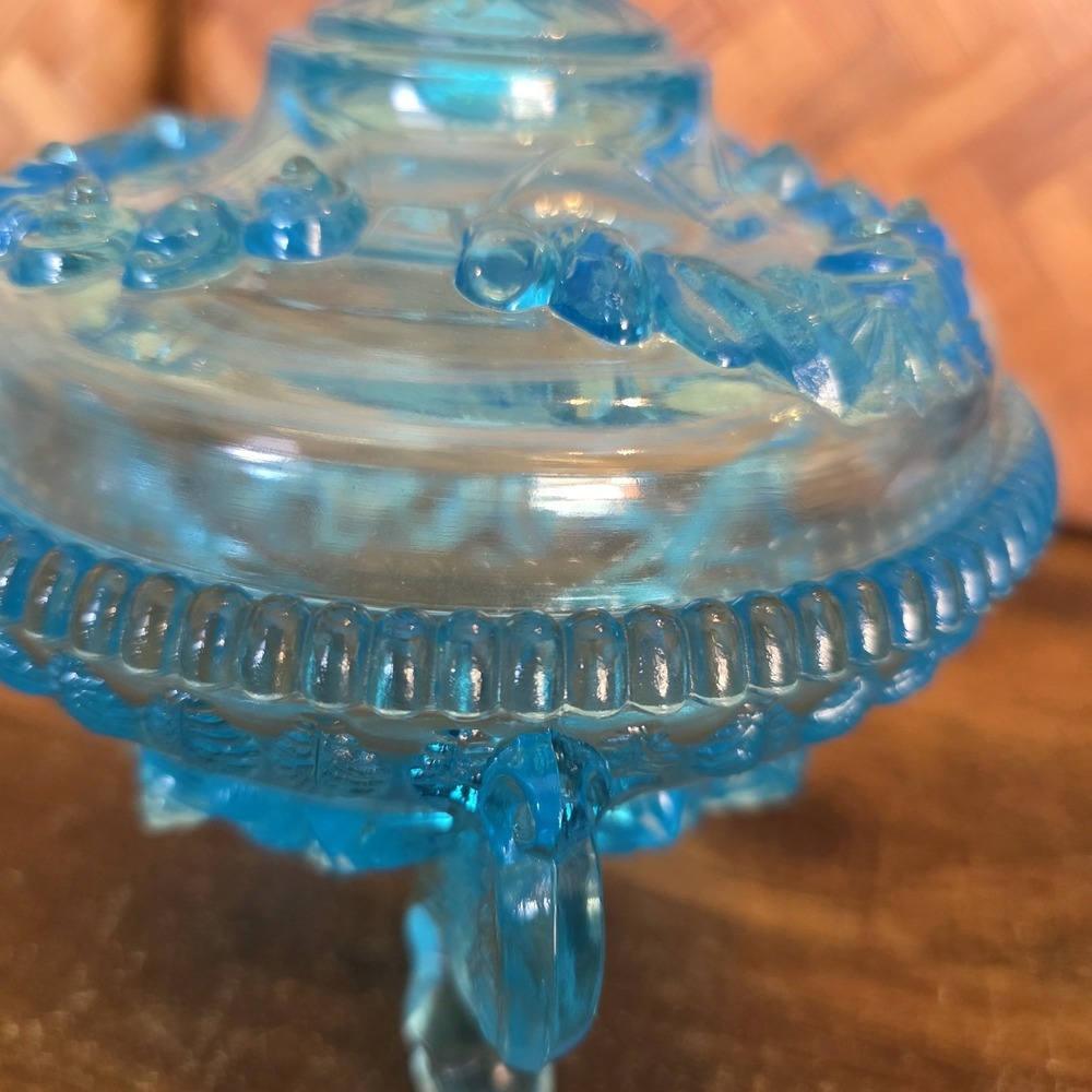 Westmoreland Argonaut Shell & Dolphin Aqua Footed Glass Candy Dish With Lid Blue - Picture 4 of 11